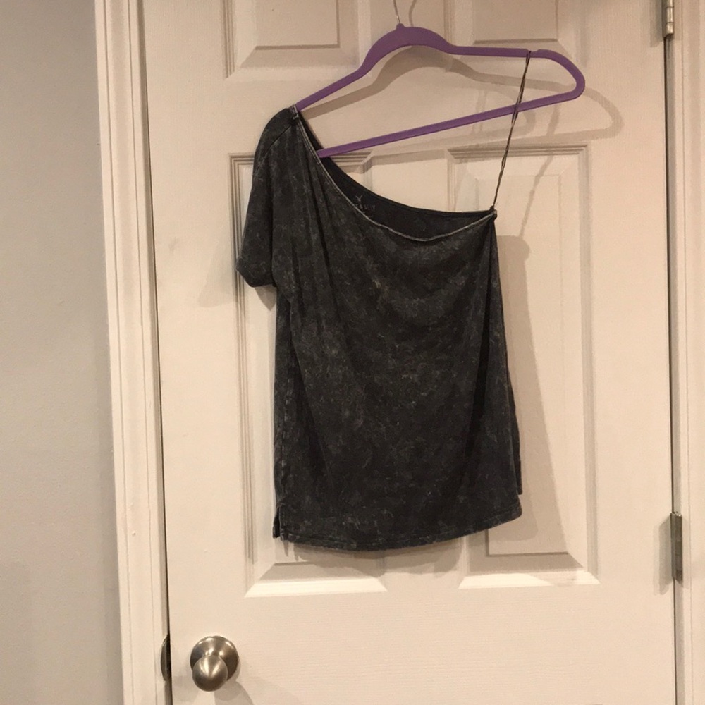 Gray one-shoulder tee
